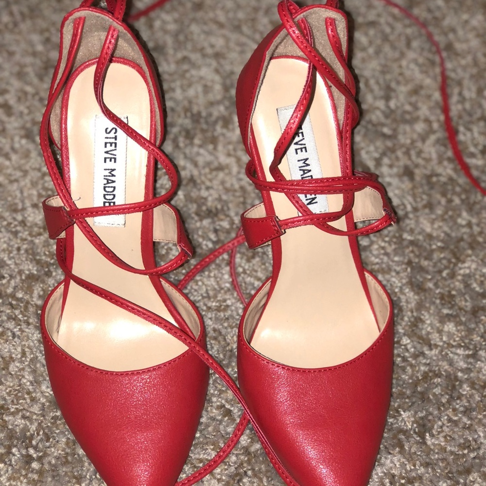 Red string up heels - Picture 4 of 4